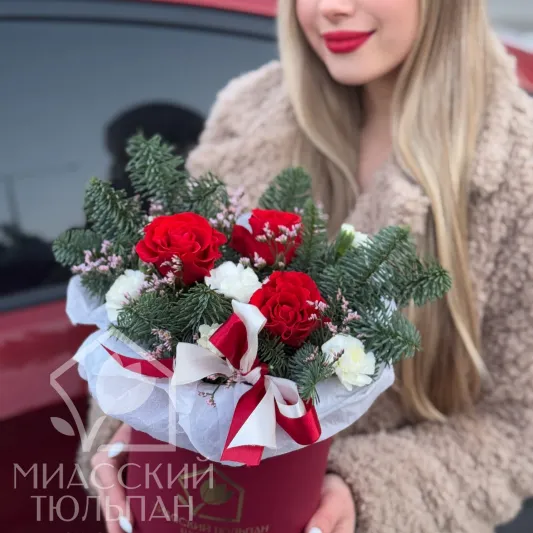 Композиция из нобилиса, роз и диантусов