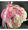 Композиция в корзине с пионовидными розами и хризантемами