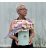 Нежная цветочная композиция в шляпной коробке