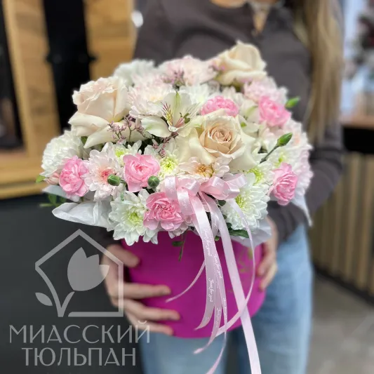 Композиция хризантем , роз и диантусов
