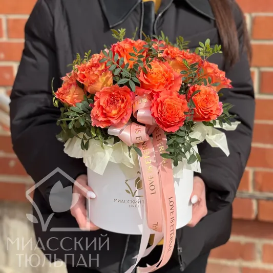 Розы в шляпной коробке
