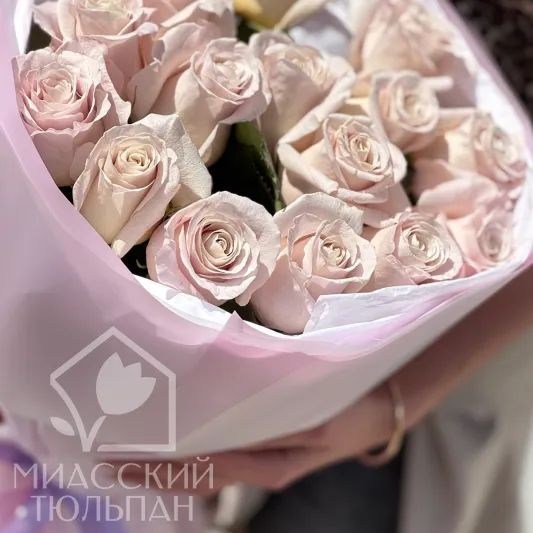 Букет из 15 роз сорта Xena