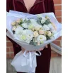 Букет эустом, хризантем и кустовой пионовидной розы