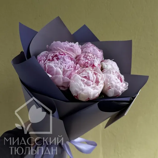 Букет нежно-розовых пионов
