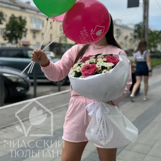 Букет с пионовидной розой и сантини