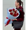 Классический букет из роз и гипсофилы