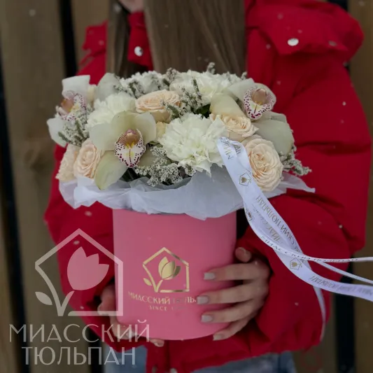 Коробка сборная из орхидеи, пионовидных роз , диантусов и лимониума