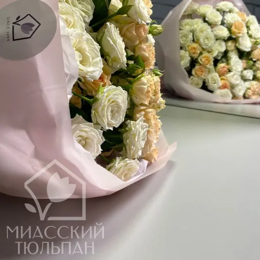 Нежный букет из кустовой розы