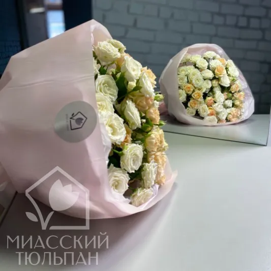 Нежный букет из кустовой розы