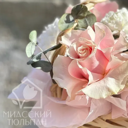 Прелестная корзина с французской розой