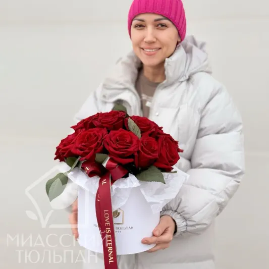 Шляпная коробка шикарных роз