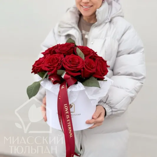 Шляпная коробка шикарных роз