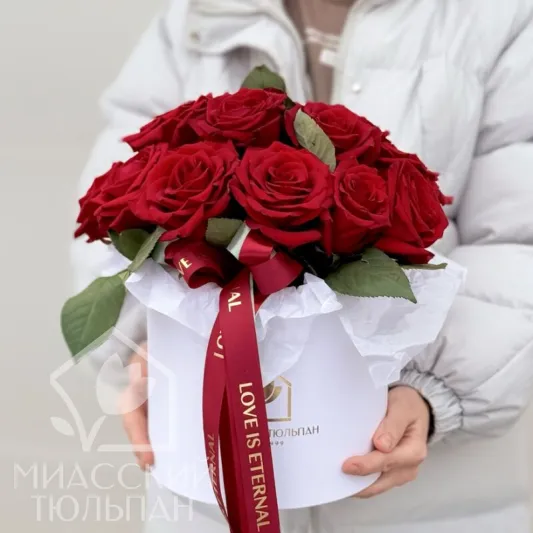 Шляпная коробка шикарных роз