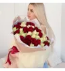 Монобукет красных и белых роз 51 шт