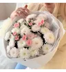 Нежный букет кустовых хризантем и диантусов