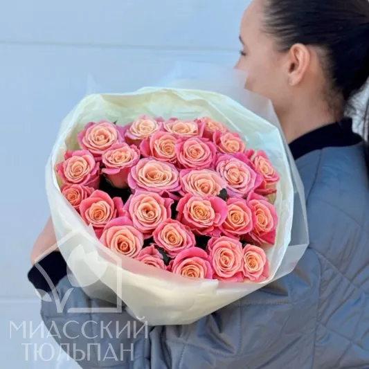 Прекрасные розы сорта Miss Piggy