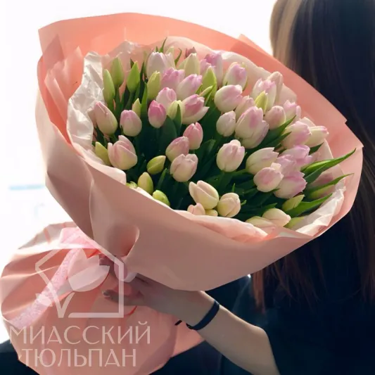 Шикарный букет тюльпанов