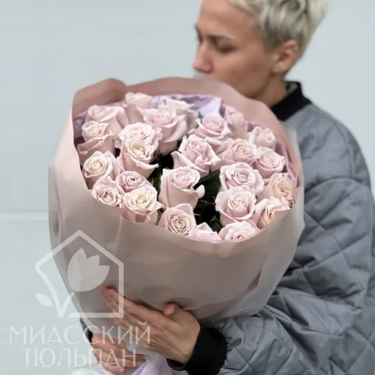 25 роз 60 см