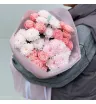 Стойкий и нежный букет хризантем и пионовидных роз