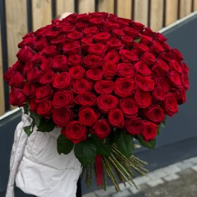 101 роза 80 см от интернет-магазина «Миасский тюльпан» в Челябинске