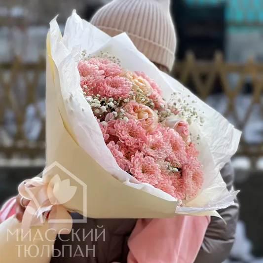Букет из хризантем и роз